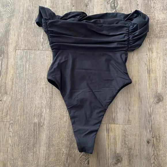 NWT GAUGE81 Black Digos One Shoulder Cutout Ruched One Piece Swimsuit Size S - Picture 7 of 9